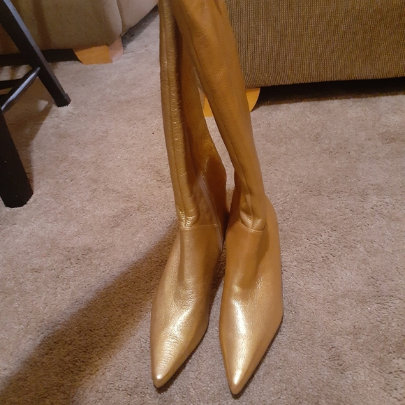 Woman golden boots - Picture 1 of 5